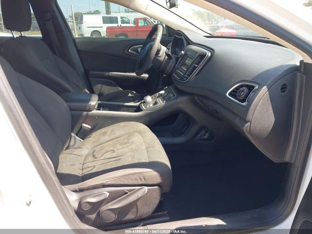 Chrysler 200 Limited 2015 1C3CCCAB4FN742102 Image 5