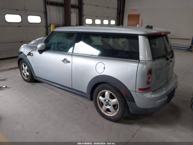 2011 MINI COOPER CLUBMAN WMWZF3C56BT188312 Photo 2