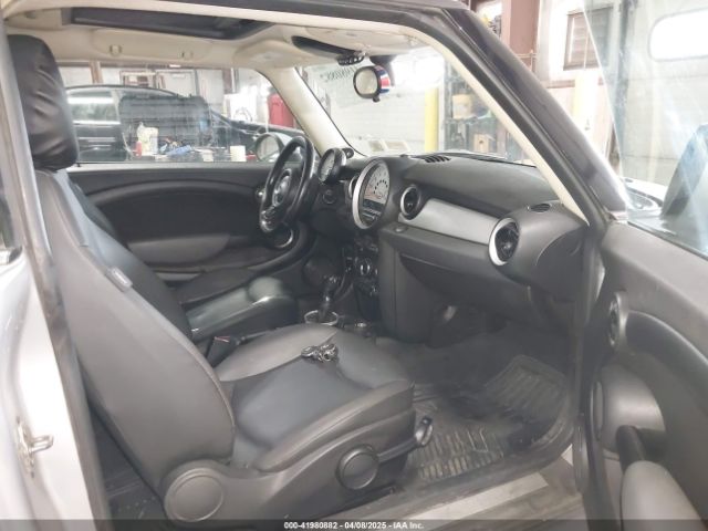 2011 MINI COOPER CLUBMAN WMWZF3C56BT188312 Photo 4