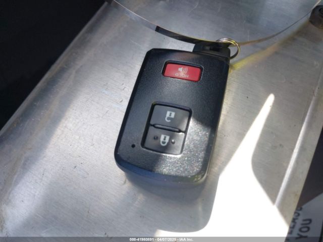 2T3WFREV9HW387608 Toyota Rav4 Xle