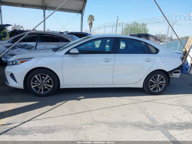 3KPF24AD9PE578435 KIA Forte Lxs