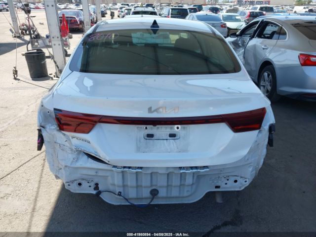 3KPF24AD9PE578435 KIA Forte Lxs