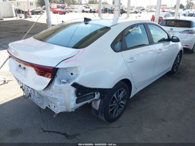 3KPF24AD9PE578435 KIA Forte Lxs