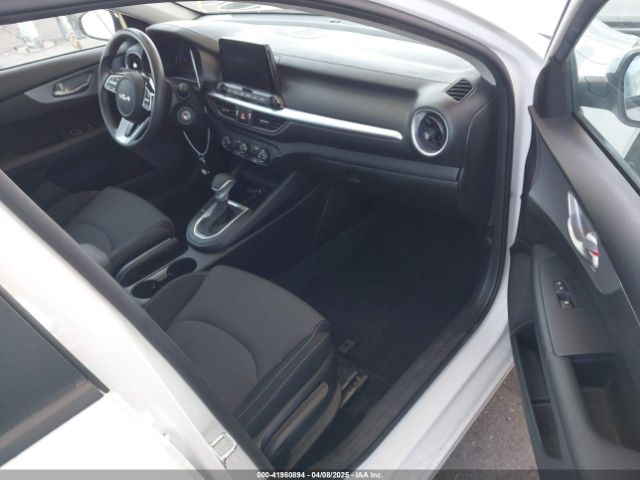 3KPF24AD9PE578435 KIA Forte Lxs