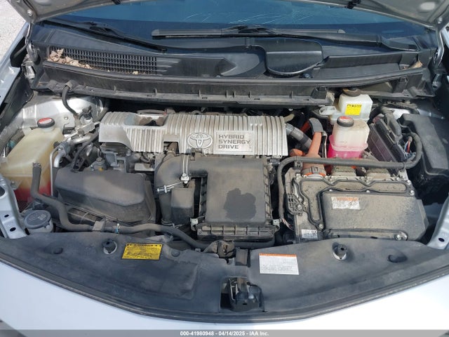 JTDZN3EUXFJ026954 Toyota Prius V Two