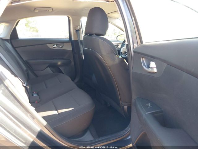 3KPF24AD2ME273774 KIA Forte Lxs