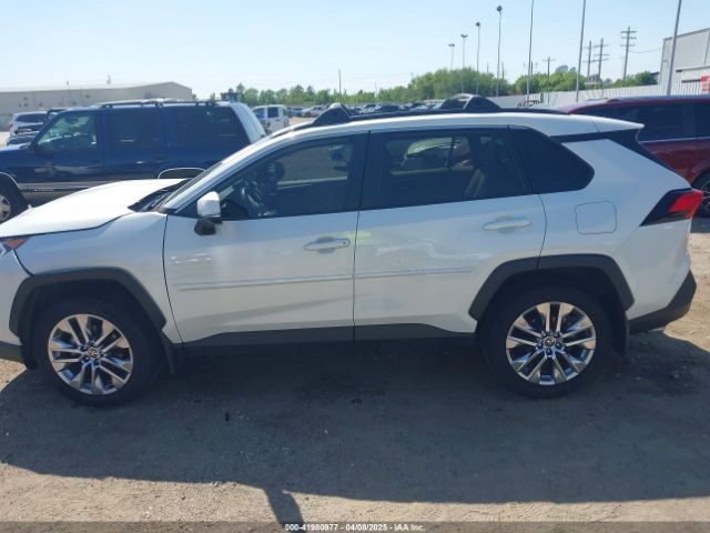 2T3C1RFV3MW182313 Toyota Rav4 Xle Premium