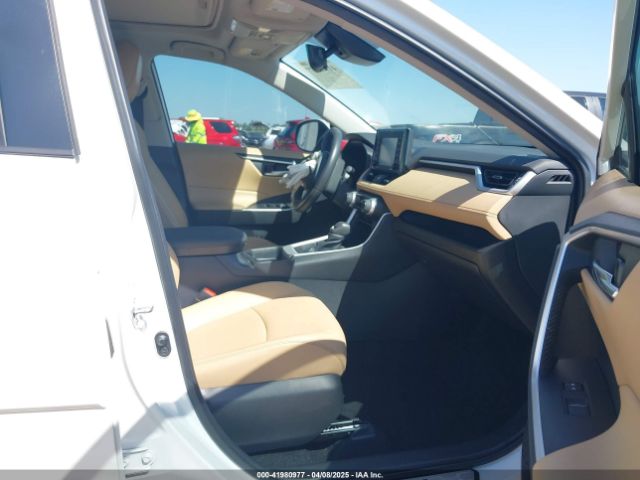 2T3C1RFV3MW182313 Toyota Rav4 Xle Premium