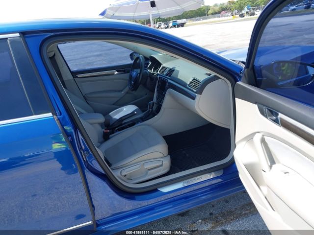 1VWBT7A35GC067037 Volkswagen Passat 1.8t Se
