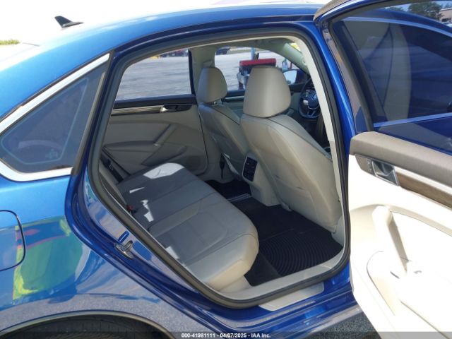 1VWBT7A35GC067037 Volkswagen Passat 1.8t Se
