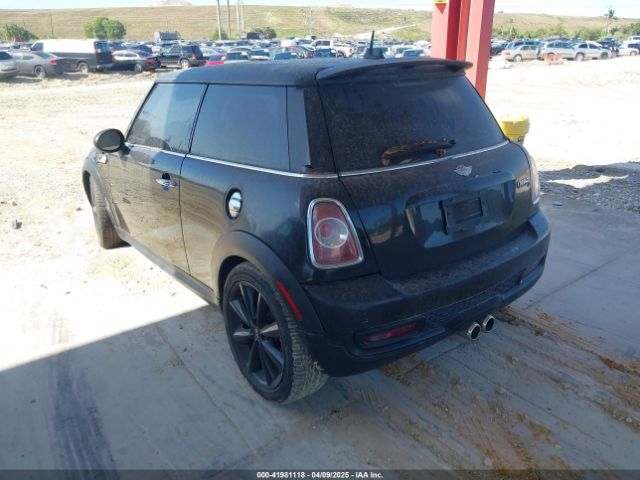 2011 MINI COOPER S WMWSV3C51BTY11050 Photo 2