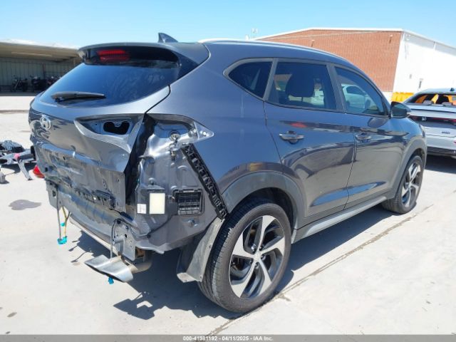 KM8J33AL9JU827748 Hyundai Tucson Sport