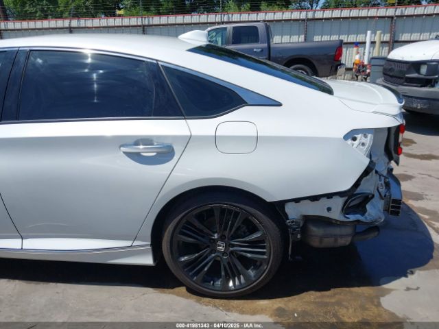 1HGCV2F93JA045107 Honda Accord Touring 2.0t
