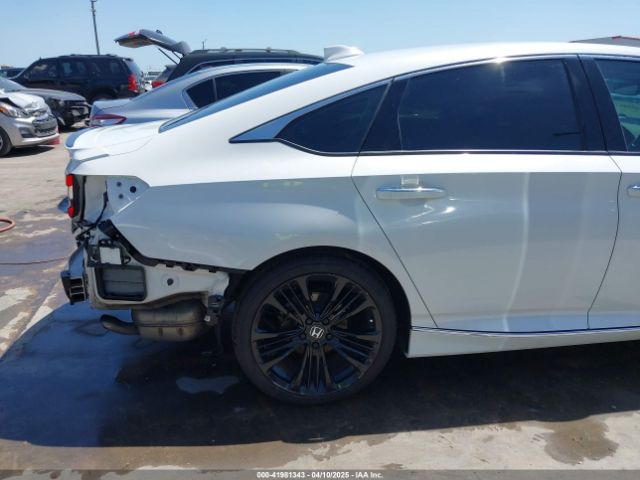 1HGCV2F93JA045107 Honda Accord Touring 2.0t