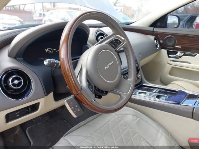 2011 JAGUAR XJ SAJWA1CB2BLV18706 Photo 10