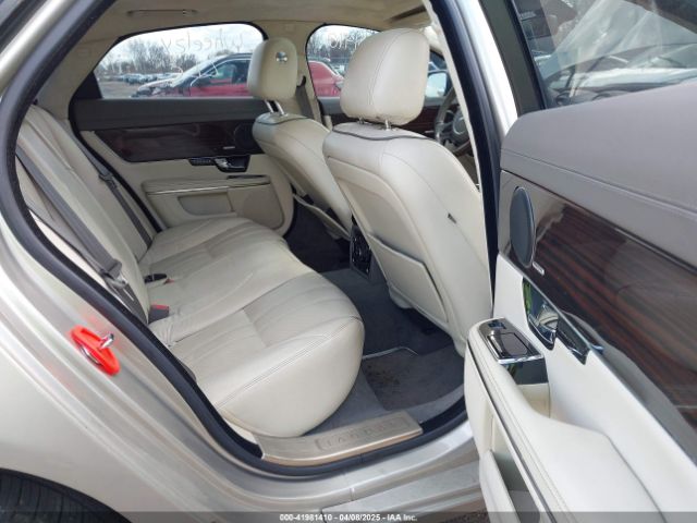 2011 JAGUAR XJ SAJWA1CB2BLV18706 Photo 7