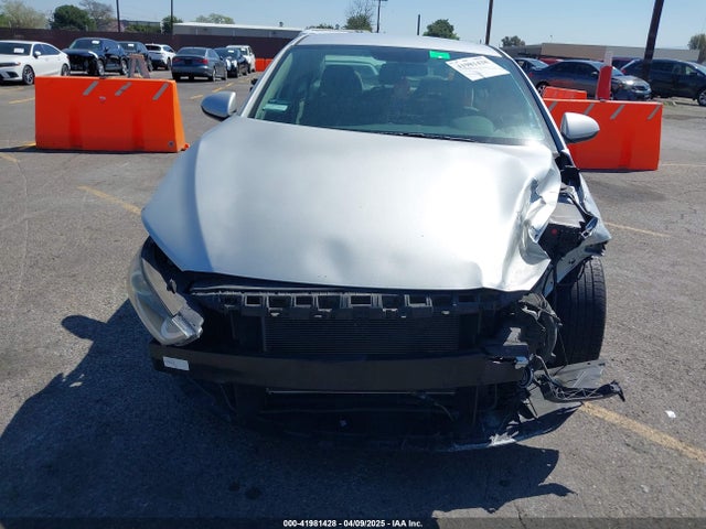 5NPD84LF4JH304549 Hyundai ELANTRA SEL