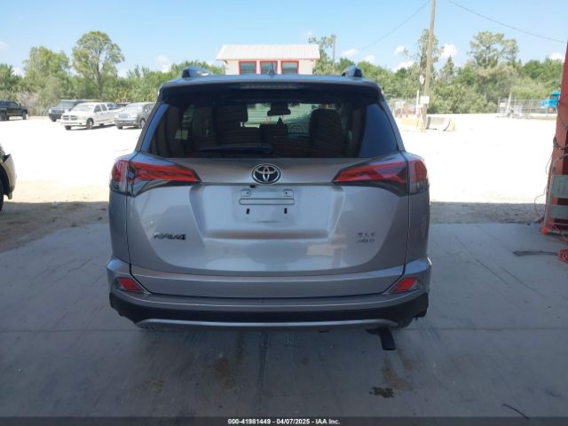 2T3RFREV8HW586405 Toyota Rav4 Xle