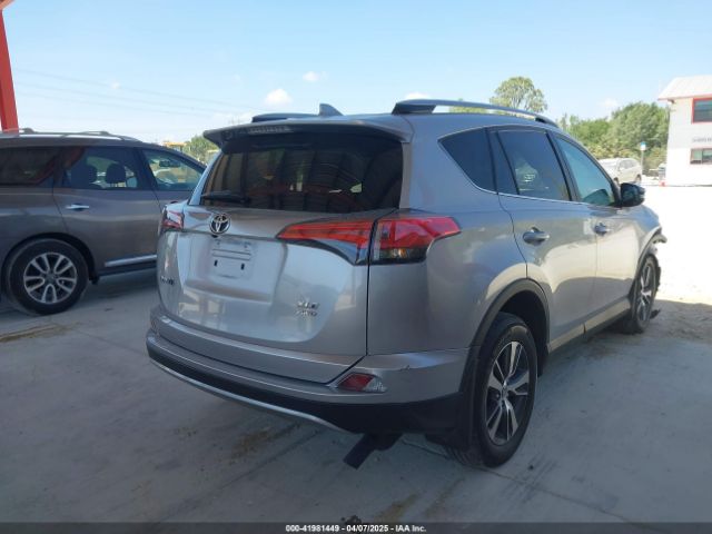 2T3RFREV8HW586405 Toyota Rav4 Xle