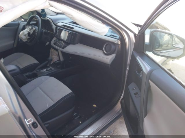 2T3RFREV8HW586405 Toyota Rav4 Xle