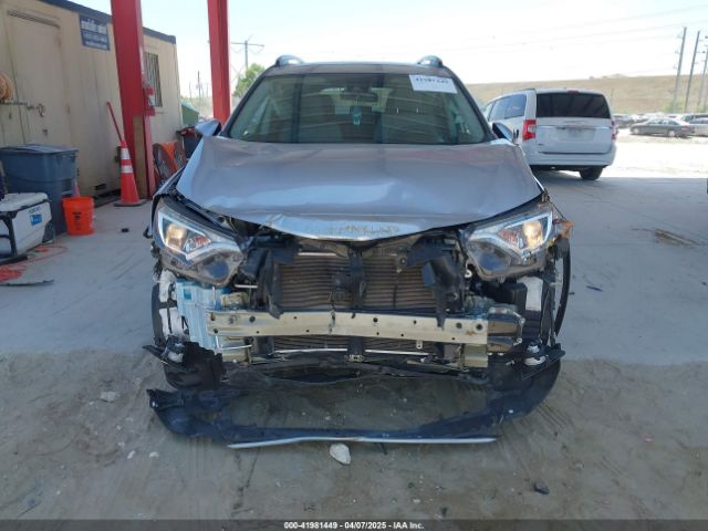 2T3RFREV8HW586405 Toyota Rav4 Xle
