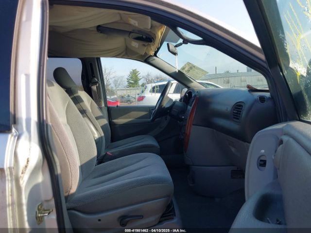 2005 CHRYSLER TOWN & COUNTRY 2C4GP44R45R180459 Photo 4