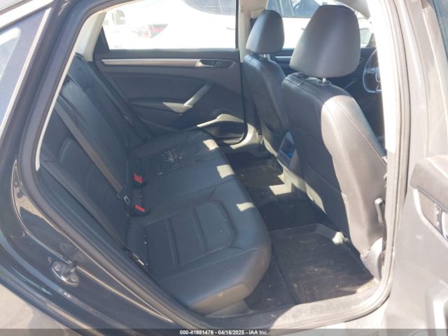 1VWDT7A31HC050245 Volkswagen Passat 1.8t R-line