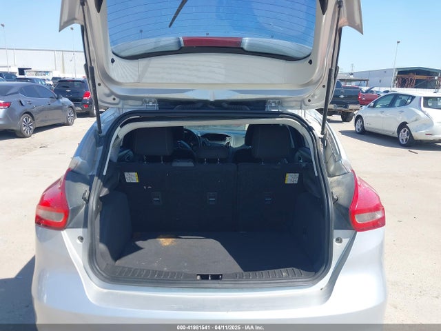 1FADP3K26GL264402 Ford FOCUS SE