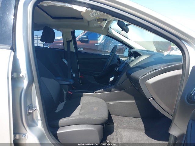 1FADP3K26GL264402 Ford FOCUS SE