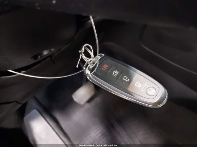 1FMCU0J9XGUA00651 Ford Escape Titanium