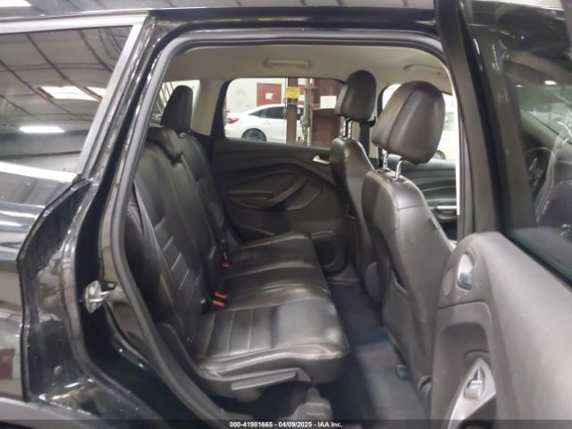 1FMCU0J9XGUA00651 Ford Escape Titanium