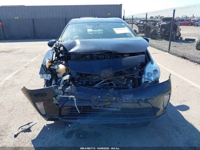 JTDKN3DU8F0438461 Toyota Prius Two