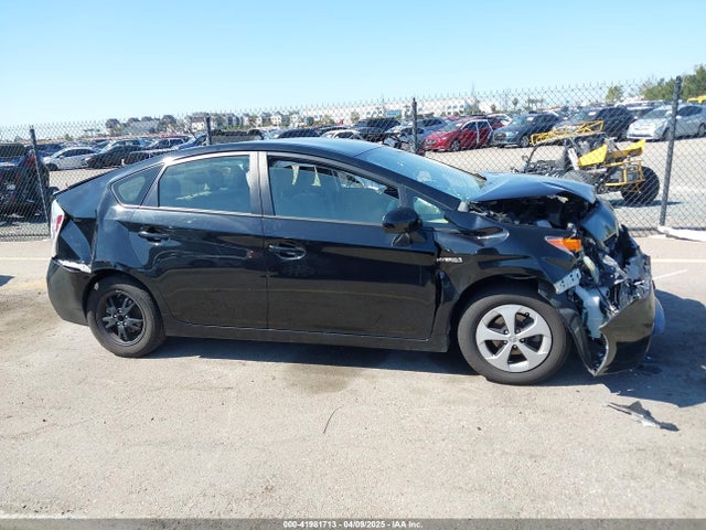 JTDKN3DU8F0438461 Toyota Prius Two
