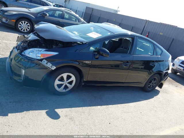 JTDKN3DU8F0438461 Toyota Prius Two