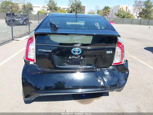 JTDKN3DU8F0438461 Toyota Prius Two
