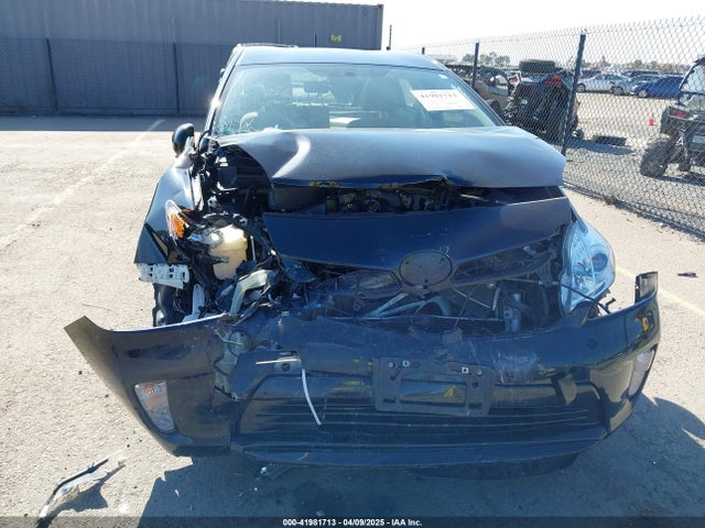 JTDKN3DU8F0438461 Toyota Prius Two
