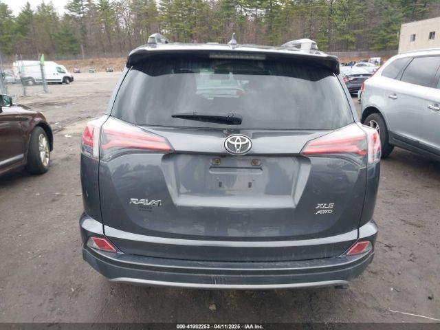 JTMRFREV2JD240904 Toyota Rav4 Xle