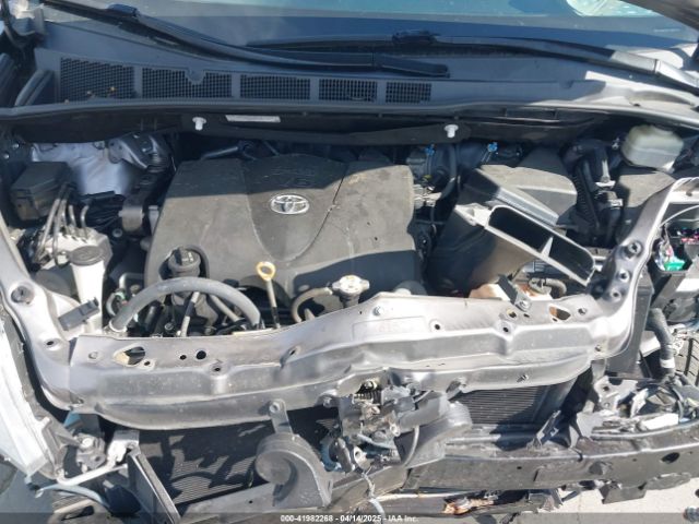 5TDYZ3DC7JS934752 Toyota Sienna Xle 8 Passenger