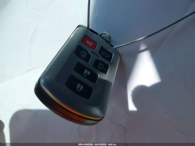 5TDYZ3DC7JS934752 Toyota Sienna Xle 8 Passenger