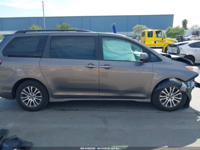 5TDYZ3DC7JS934752 Toyota Sienna Xle 8 Passenger