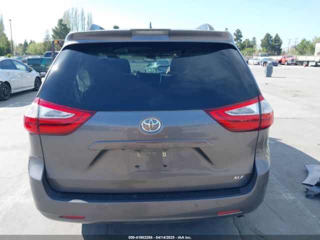 5TDYZ3DC7JS934752 Toyota Sienna Xle 8 Passenger