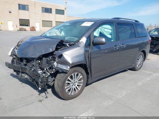 5TDYZ3DC7JS934752 Toyota Sienna Xle 8 Passenger