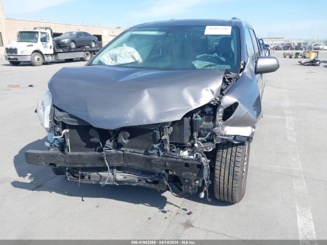 5TDYZ3DC7JS934752 Toyota Sienna Xle 8 Passenger