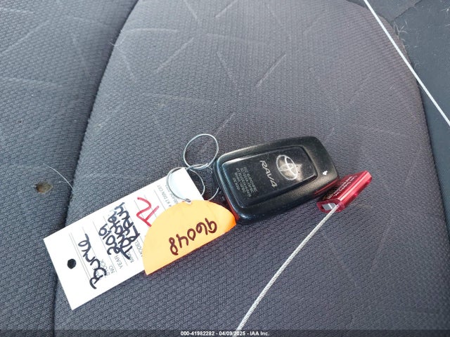 2T3P1RFV1KW056420 Toyota Rav4 Xle