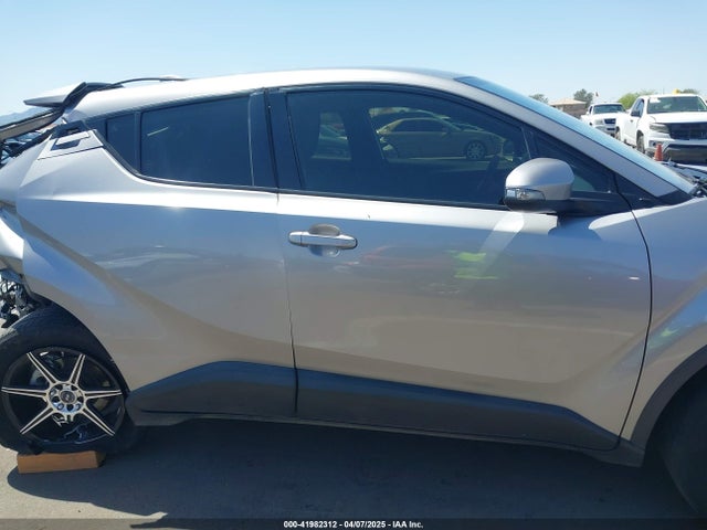 JTNKHMBX4L1088502 Toyota C-HR LE