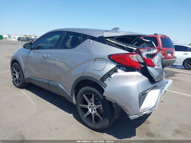 JTNKHMBX4L1088502 Toyota C-HR LE