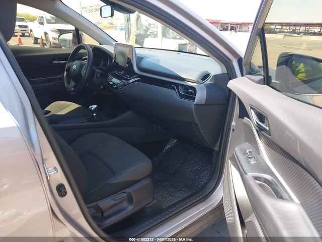 JTNKHMBX4L1088502 Toyota C-HR LE