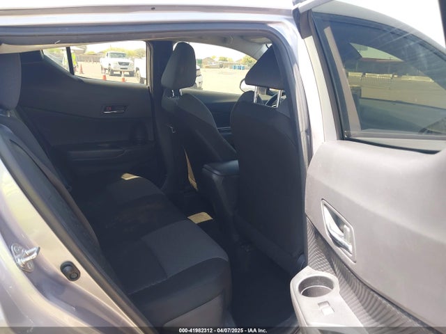 JTNKHMBX4L1088502 Toyota C-HR LE