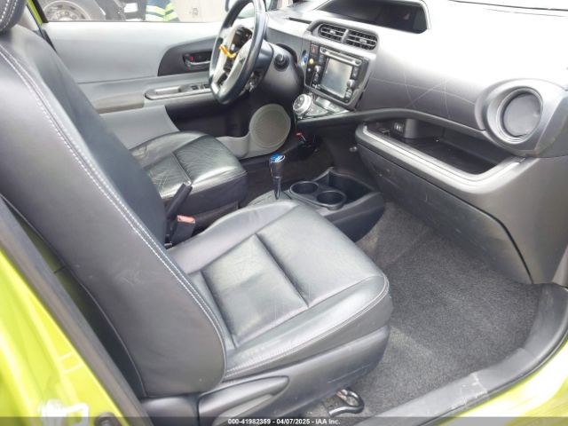 JTDKDTB39F1091097 Toyota Prius C Three