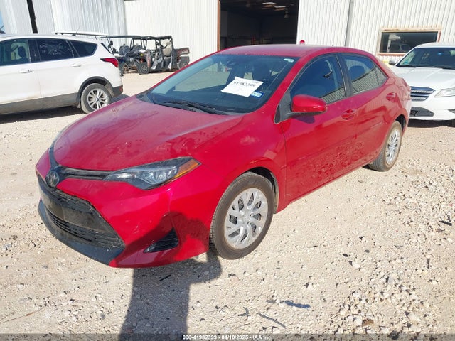 Toyota COROLLA LE 2018 5YFBURHE9JP790181 Image 2